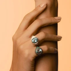 Anello Mon Chevalier - Smalto bianco e pietra Topazio Azzurro